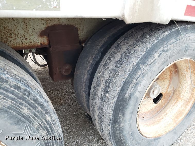 image for item FW9547 2000 Warren AT-36-SER9 feed delivery trailer