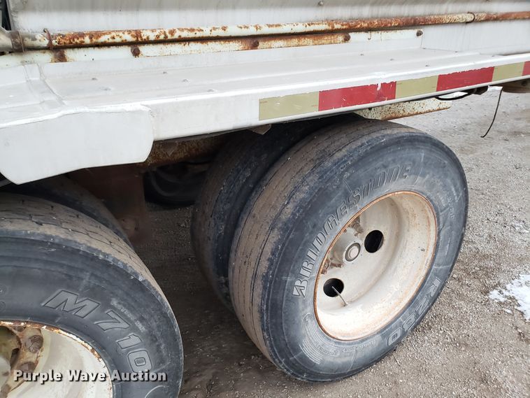 image for item FW9547 2000 Warren AT-36-SER9 feed delivery trailer