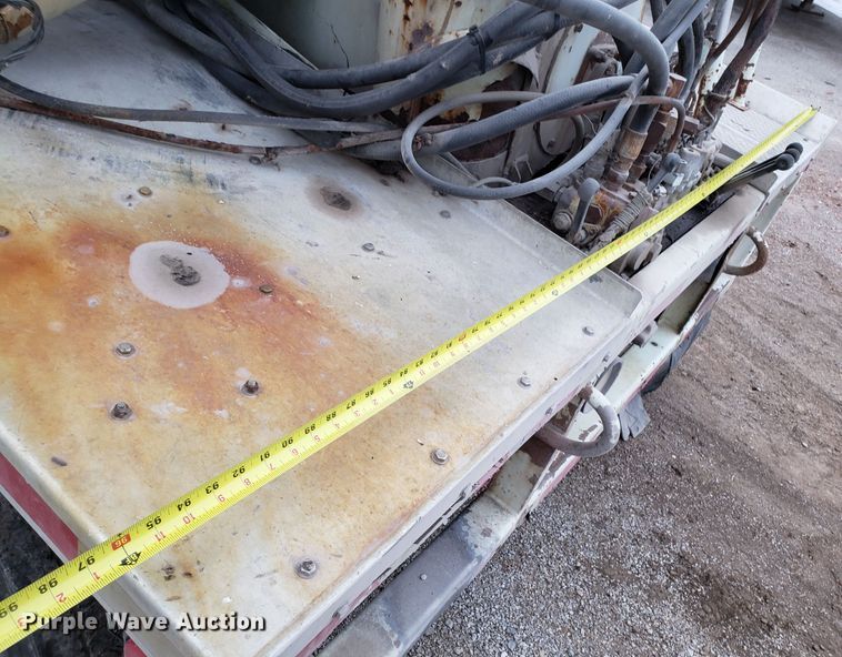 image for item FW9547 2000 Warren AT-36-SER9 feed delivery trailer