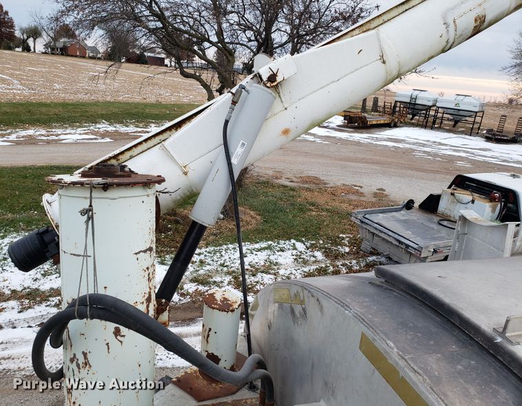 image for item FW9547 2000 Warren AT-36-SER9 feed delivery trailer