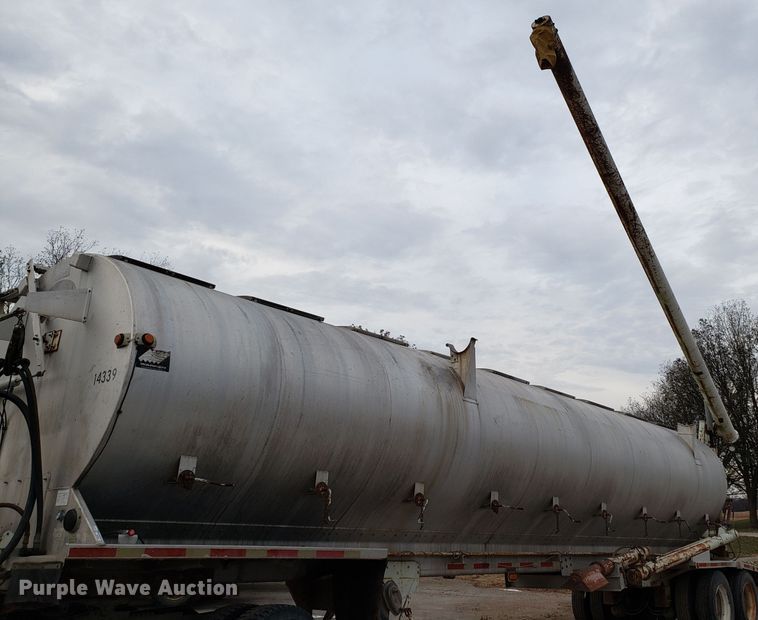 image for item FW9547 2000 Warren AT-36-SER9 feed delivery trailer