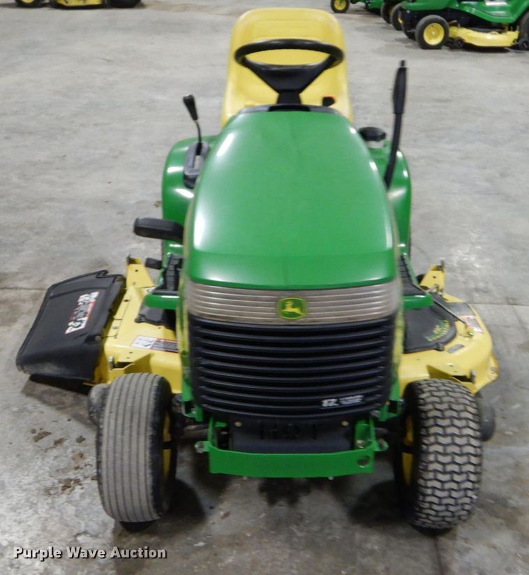image for item GC9366 2003 John Deere LX277 lawn mower