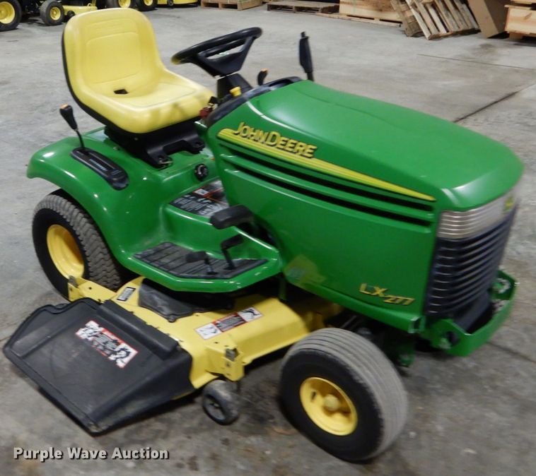 image for item GC9366 2003 John Deere LX277 lawn mower