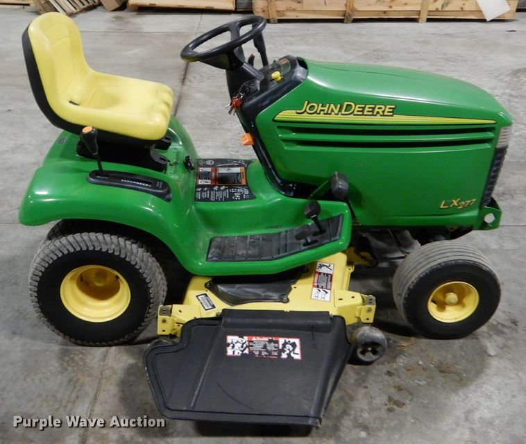 image for item GC9366 2003 John Deere LX277 lawn mower