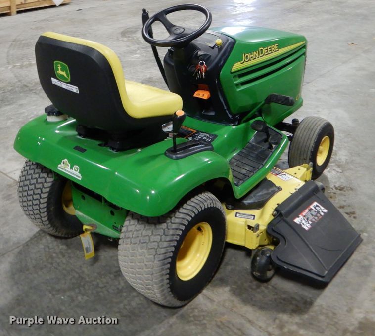 image for item GC9366 2003 John Deere LX277 lawn mower