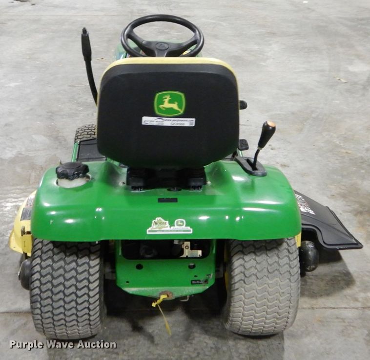image for item GC9366 2003 John Deere LX277 lawn mower