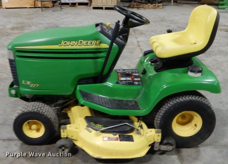 image for item GC9366 2003 John Deere LX277 lawn mower