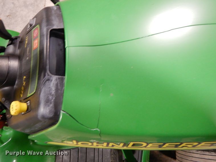 image for item GC9366 2003 John Deere LX277 lawn mower