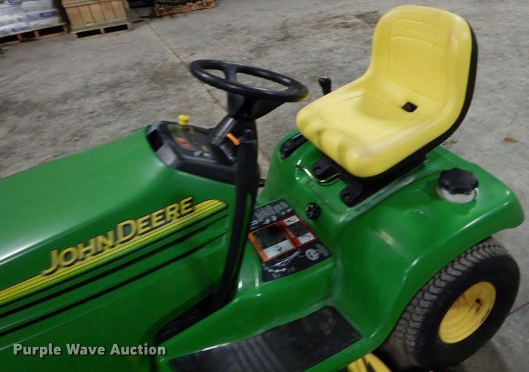 image for item GC9366 2003 John Deere LX277 lawn mower