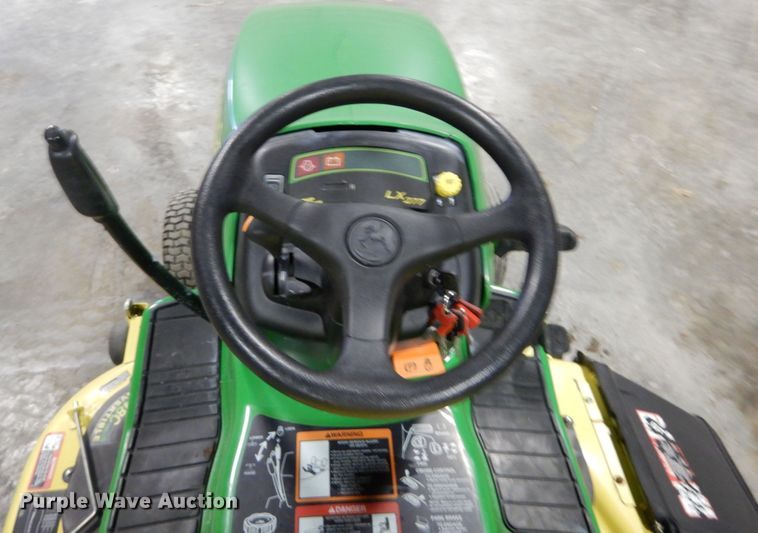 image for item GC9366 2003 John Deere LX277 lawn mower