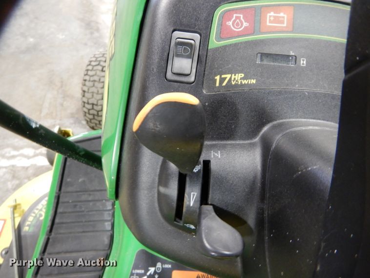 image for item GC9366 2003 John Deere LX277 lawn mower