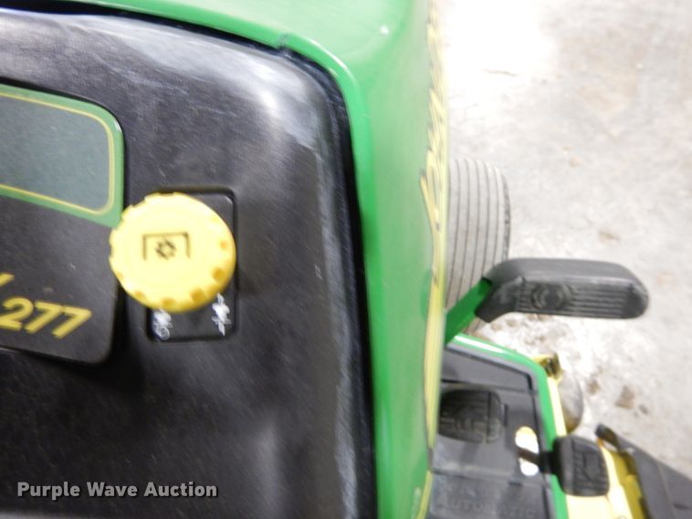 image for item GC9366 2003 John Deere LX277 lawn mower