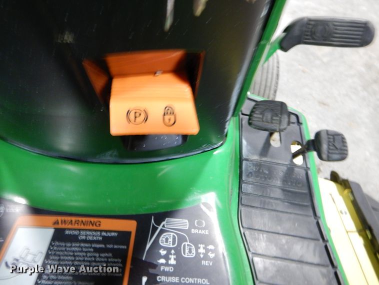 image for item GC9366 2003 John Deere LX277 lawn mower