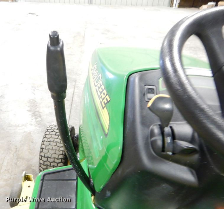 image for item GC9366 2003 John Deere LX277 lawn mower