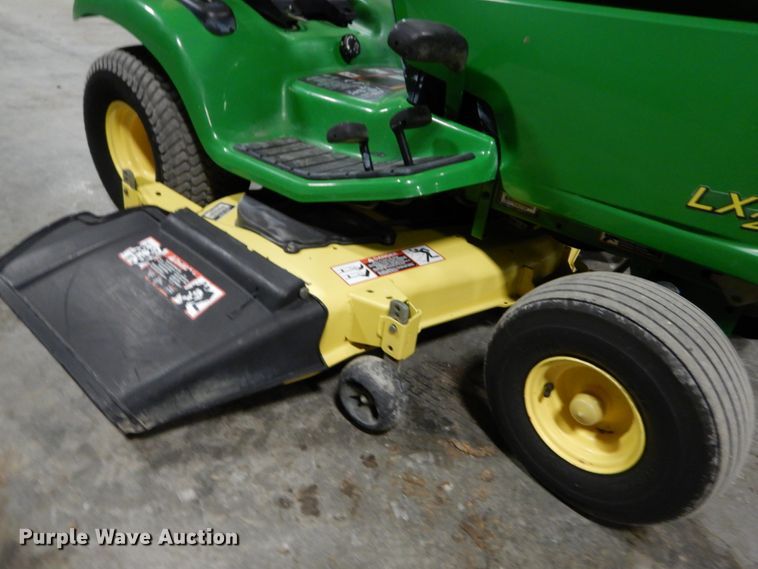 image for item GC9366 2003 John Deere LX277 lawn mower