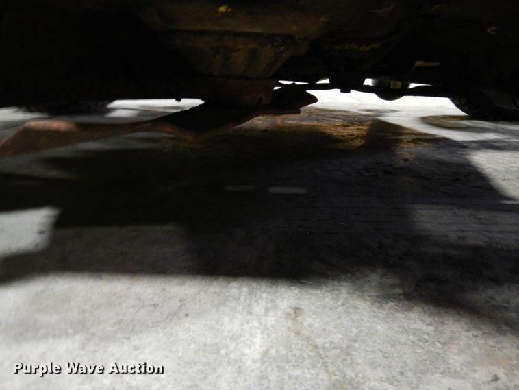 image for item GC9366 2003 John Deere LX277 lawn mower