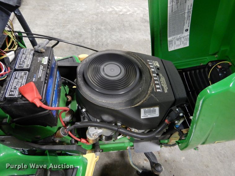 image for item GC9366 2003 John Deere LX277 lawn mower