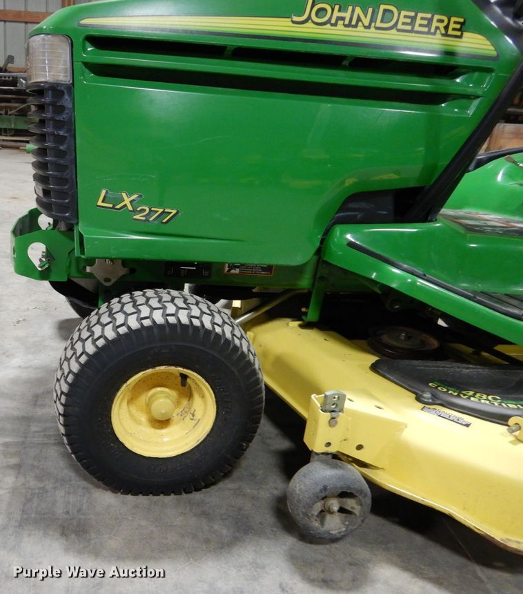 image for item GC9366 2003 John Deere LX277 lawn mower