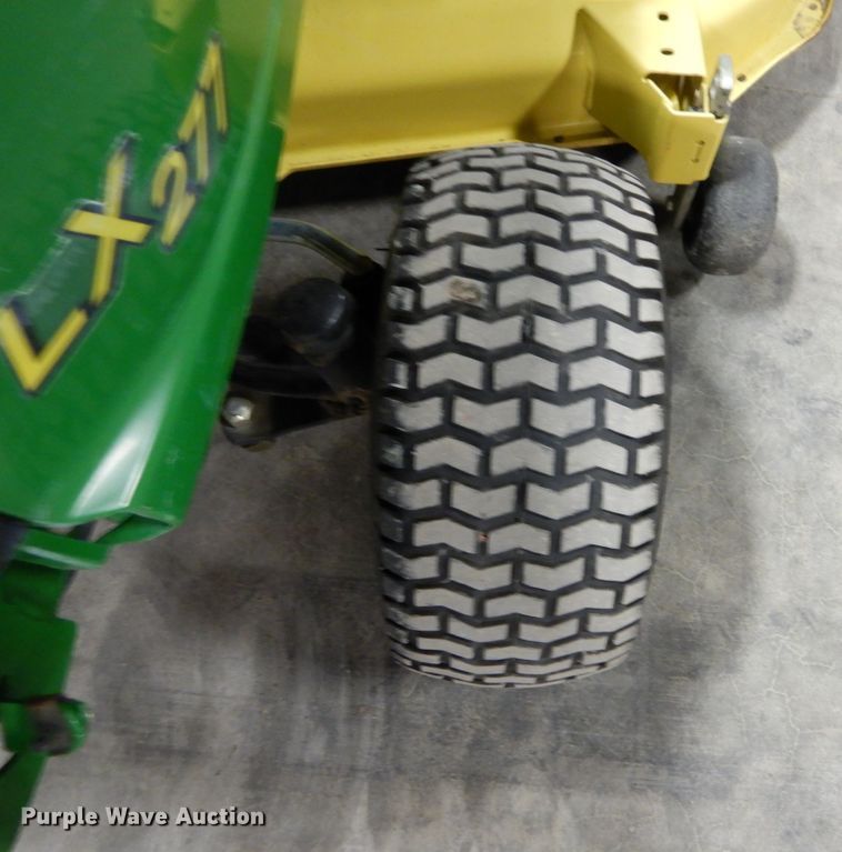 image for item GC9366 2003 John Deere LX277 lawn mower