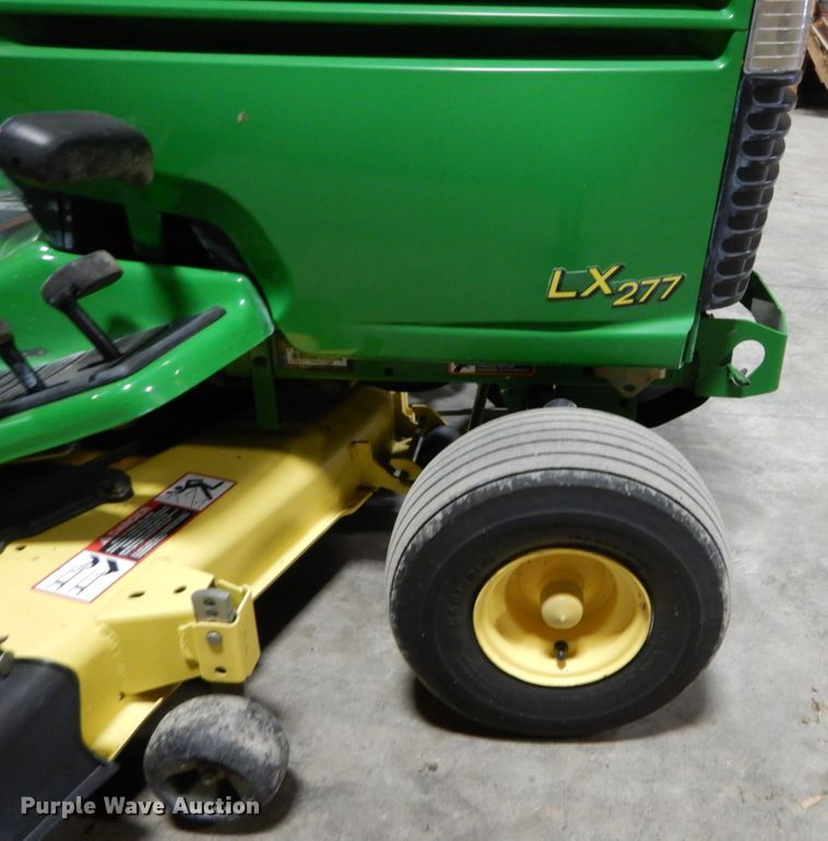 image for item GC9366 2003 John Deere LX277 lawn mower