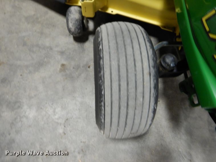 image for item GC9366 2003 John Deere LX277 lawn mower