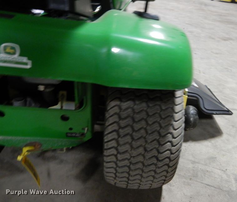 image for item GC9366 2003 John Deere LX277 lawn mower