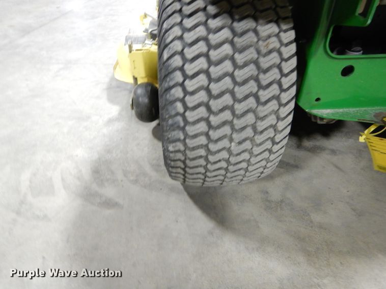 image for item GC9366 2003 John Deere LX277 lawn mower