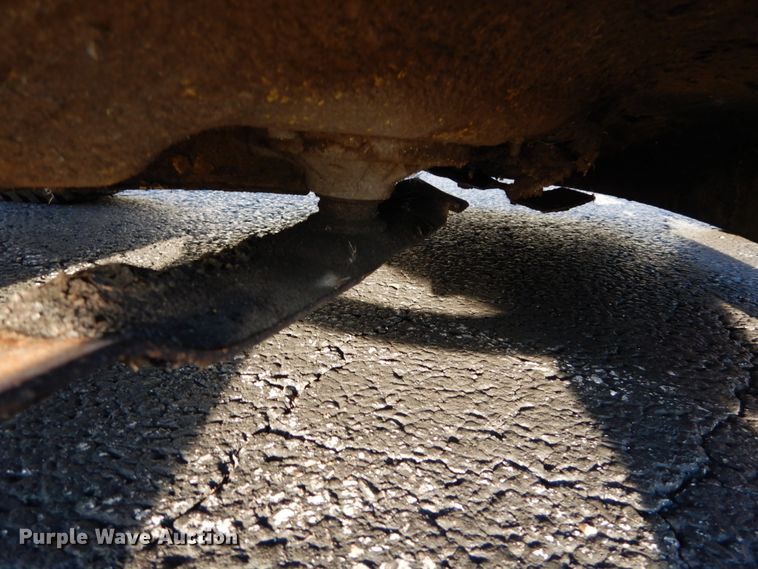 image for item GC9373 John Deere LA105 lawn mower