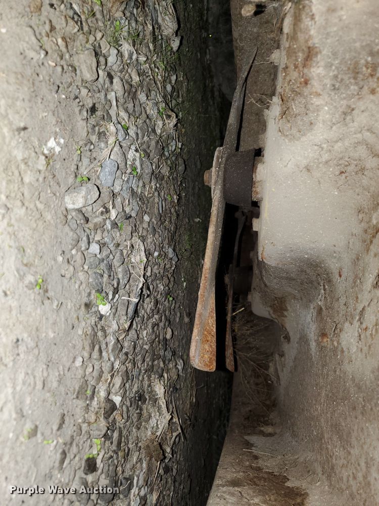 image for item GC9381 John Deere L118 lawn mower