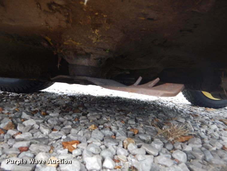 image for item GC9384 2010 John Deere X320 lawn mower