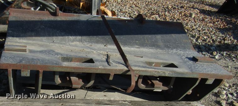 image for item GH9249 2012 Pemberton 344J hydraulic quick coupler