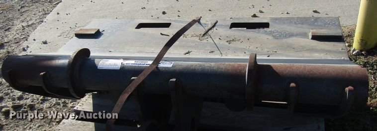 image for item GH9249 2012 Pemberton 344J hydraulic quick coupler