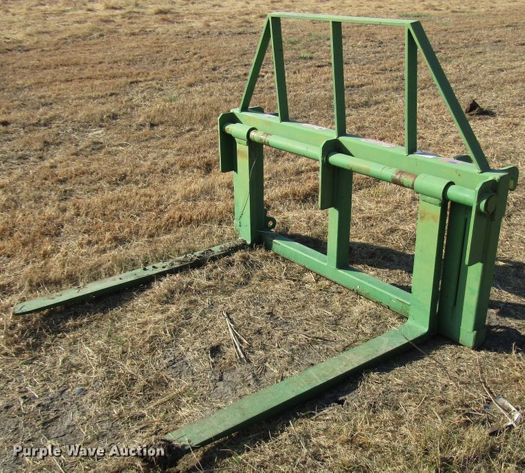 image for item GH9252 Balemaster JDH480 pallet forks