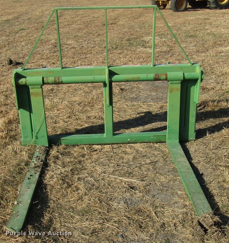 image for item GH9252 Balemaster JDH480 pallet forks