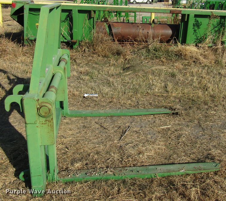 image for item GH9252 Balemaster JDH480 pallet forks