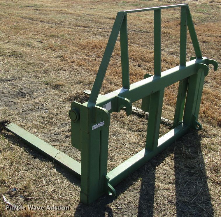 image for item GH9252 Balemaster JDH480 pallet forks