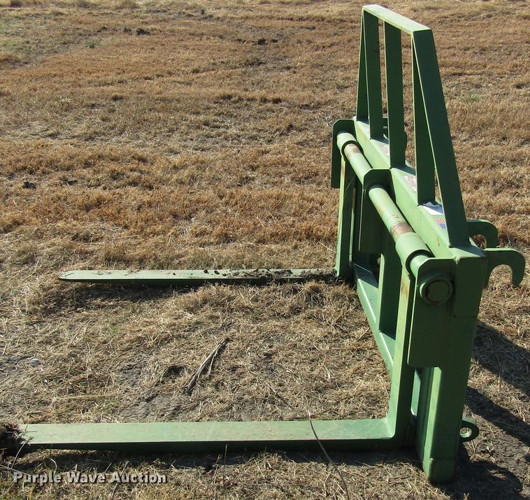 image for item GH9252 Balemaster JDH480 pallet forks