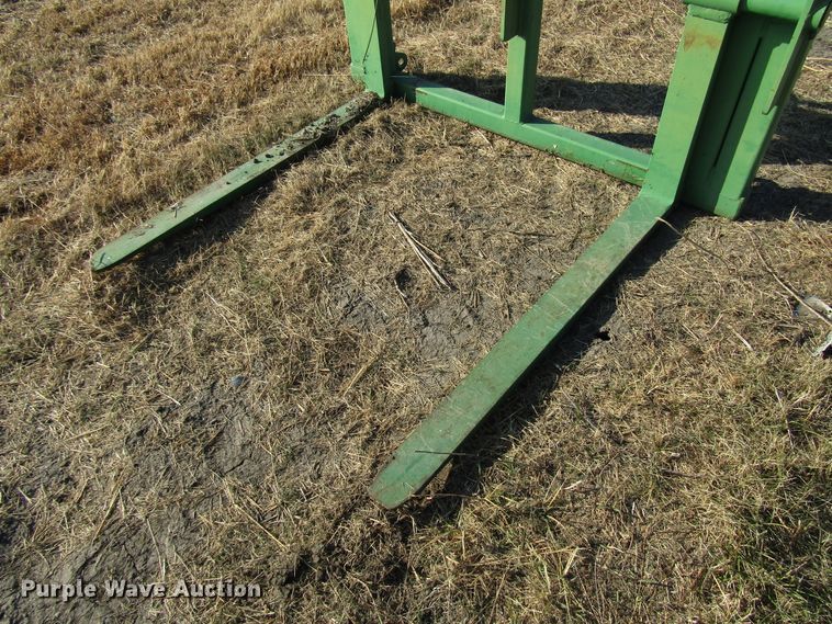 image for item GH9252 Balemaster JDH480 pallet forks