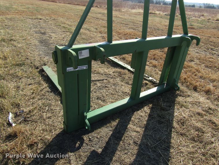 image for item GH9252 Balemaster JDH480 pallet forks