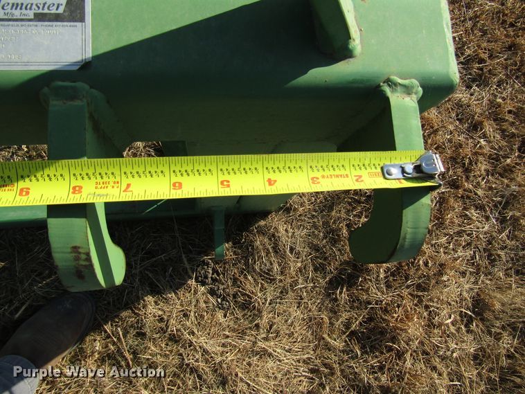 image for item GH9252 Balemaster JDH480 pallet forks