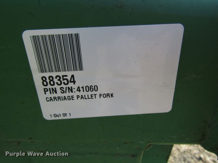 image for item GH9252 Balemaster JDH480 pallet forks