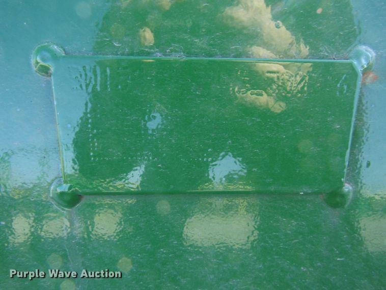 image for item GH9258 2015 John Deere BW15918 85"W bucket