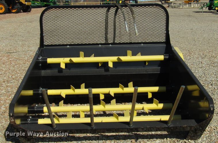 image for item GH9259 2017 MDS Roto-King RK750 round bale processor