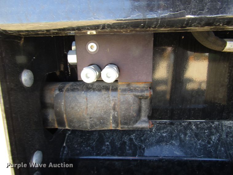 image for item GH9259 2017 MDS Roto-King RK750 round bale processor