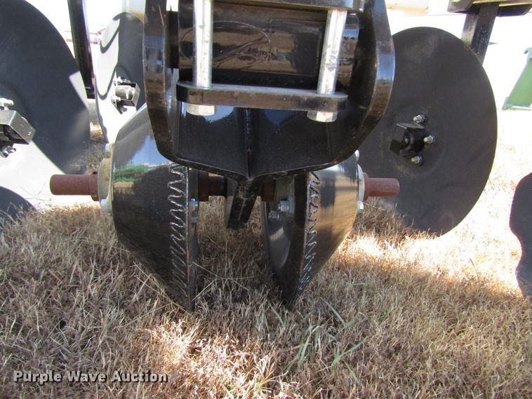 image for item GH9272 2016 Patriot 3Bar track closer