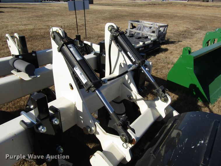 image for item GH9272 2016 Patriot 3Bar track closer