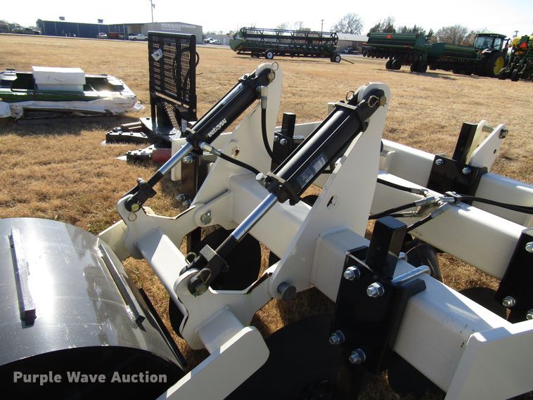 image for item GH9272 2016 Patriot 3Bar track closer