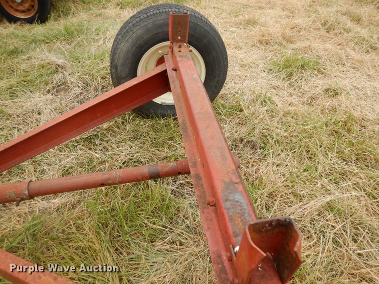 International 330 hay wagon frame in Alma, KS Item GJ9005 sold Purple Wave