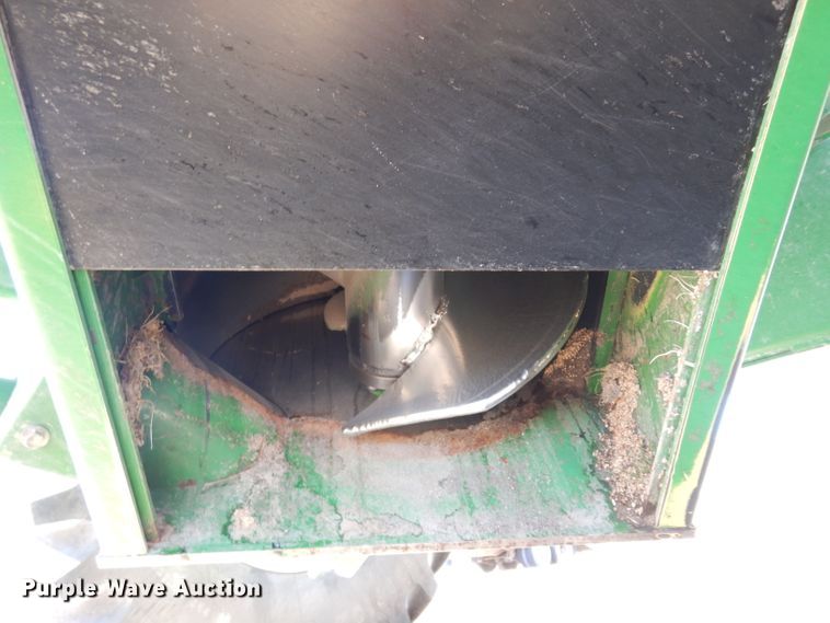 image for item GJ9027 Brent 882 grain cart