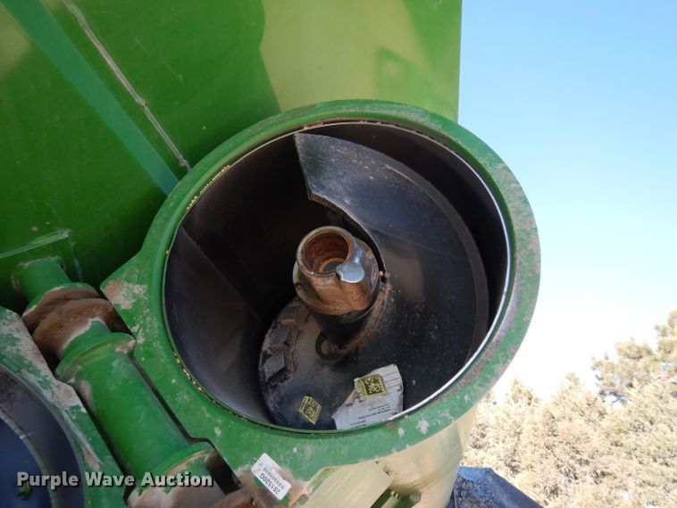 image for item GJ9027 Brent 882 grain cart